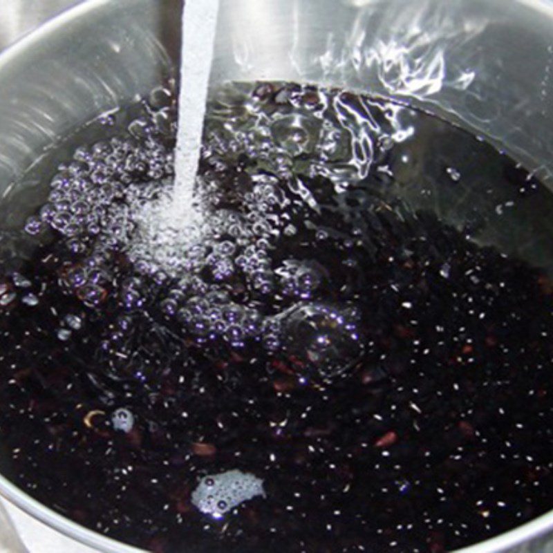 Step 1 Prepare the ingredients for Black Bean Sticky Rice Dessert - Purple Sticky Rice