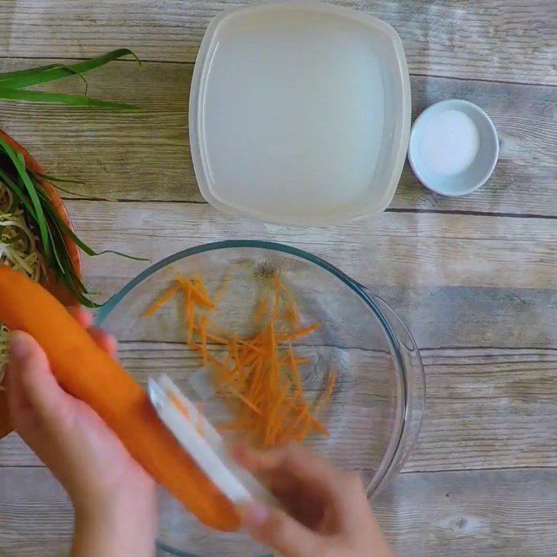 Step 1 Prepare the ingredients for Chives and Bean Sprouts Pickles with Rice Water