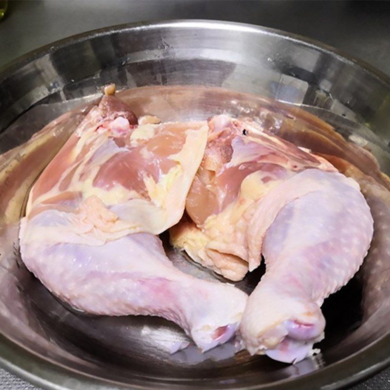 Step 1 Prepare the ingredients for Chicken with Vietnamese coriander