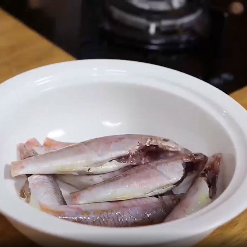Step 1 Prepare ingredients for braised catfish with turmeric