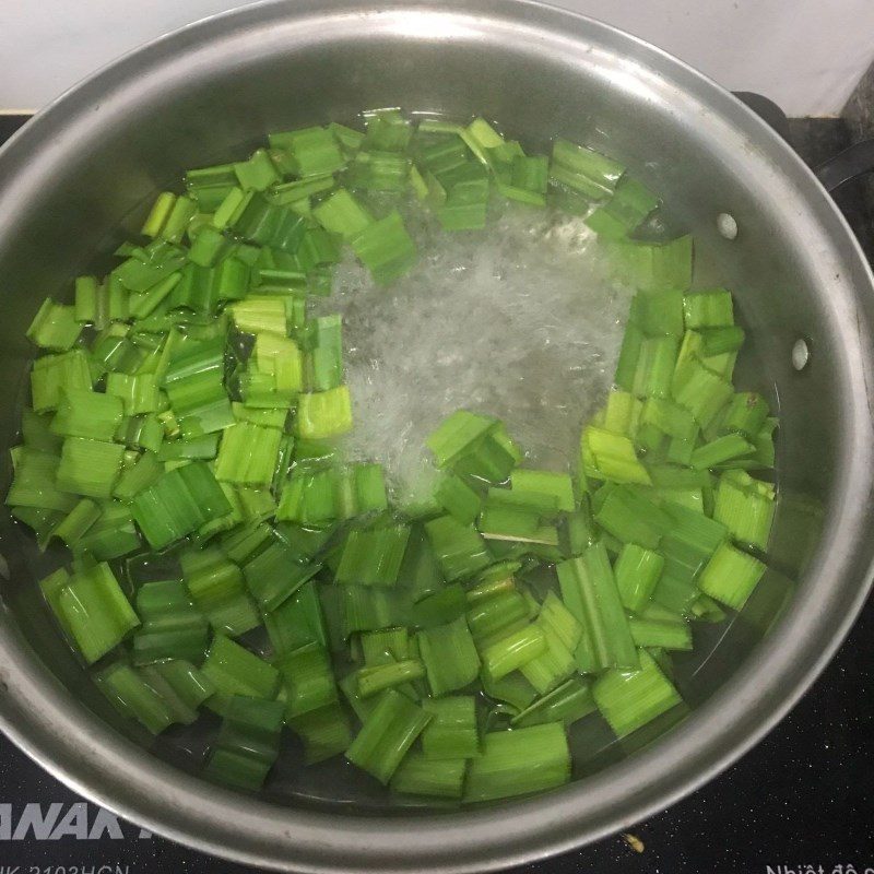Step 1 Prepare the ingredients for Pineapple Leaf Milk