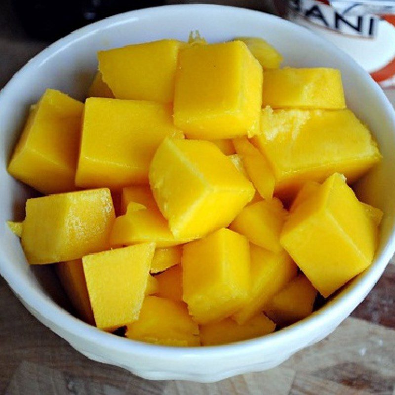 Step 1 Prepare the ingredients for Mango Banana Kale Smoothie