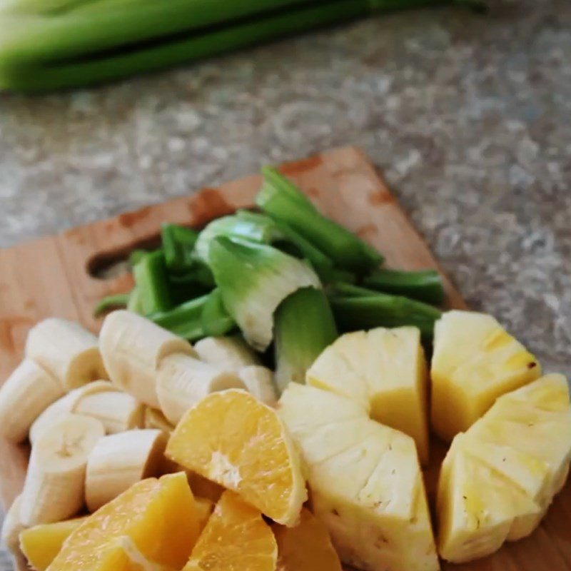 Step 1 Prepare the ingredients for Celery Orange Banana Smoothie