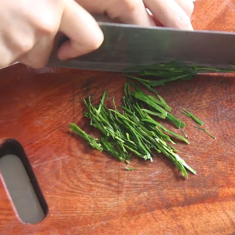 Step 1 Prepare the ingredients for Grilled black chicken with lime leaves and shallots
