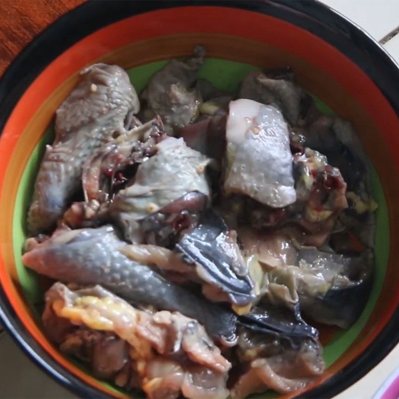 Step 1 Prepare the ingredients for Grilled black chicken with lime leaves and shallots