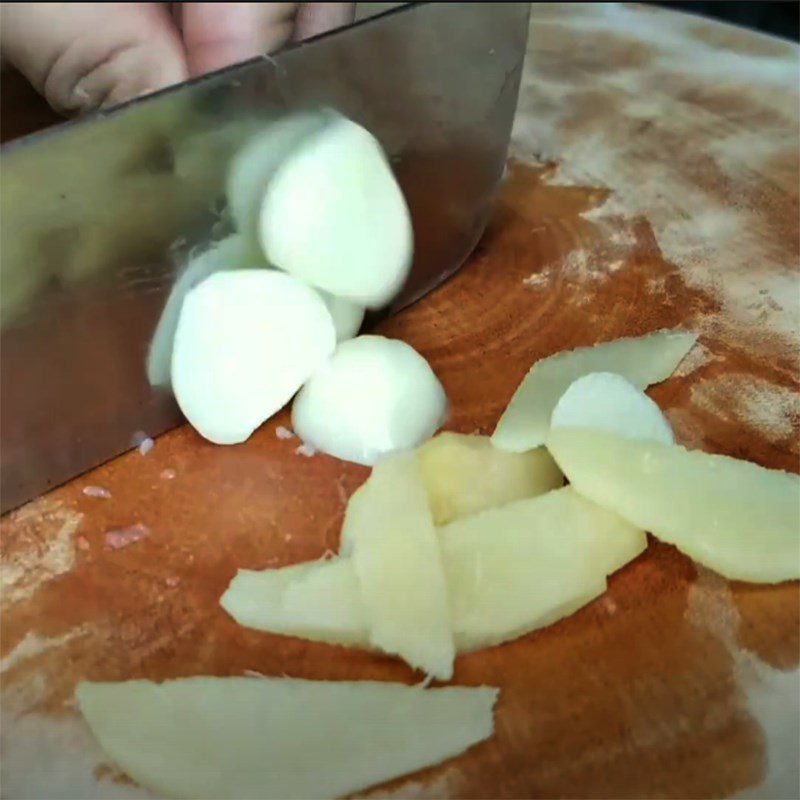 Step 1 Prepare the ingredients for Crispy Fried Potato Chicken Sausage
