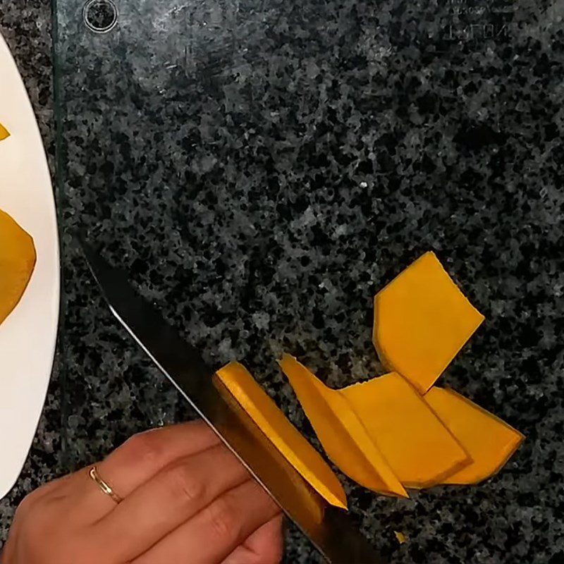 Step 1 Prepare the ingredients for Pumpkin dessert using a rice cooker