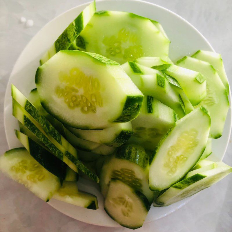 Step 1 Prepare the ingredients for Cucumber, Carrot, and Apple Smoothie