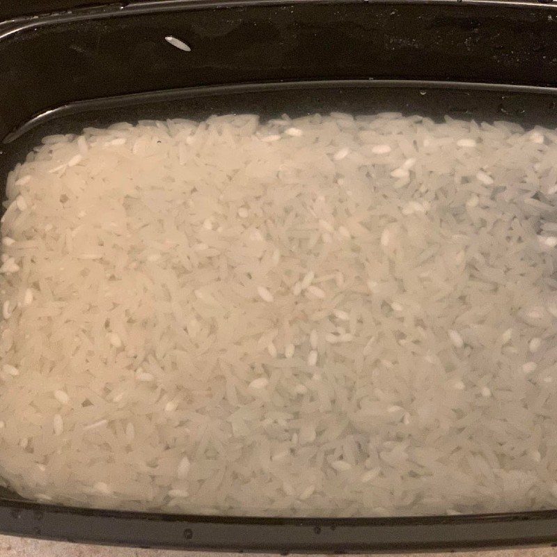 Step 1 Prepare ingredients for black chicken and lotus seed porridge (recipe shared by a user)