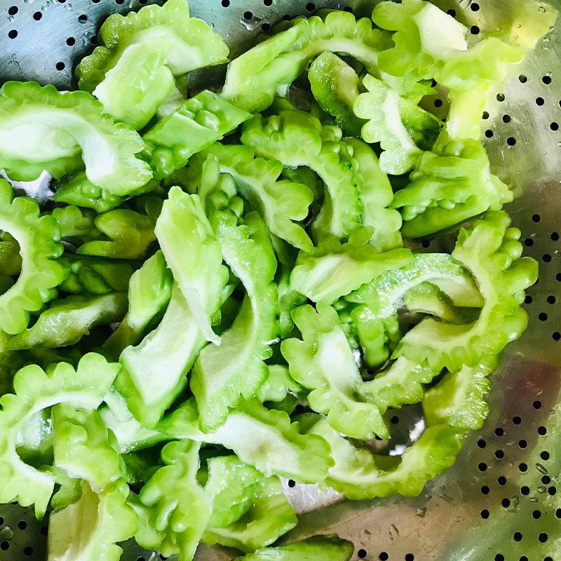 Step 1 Prepare the ingredients for Stir-fried Straw Mushrooms with Bitter Melon