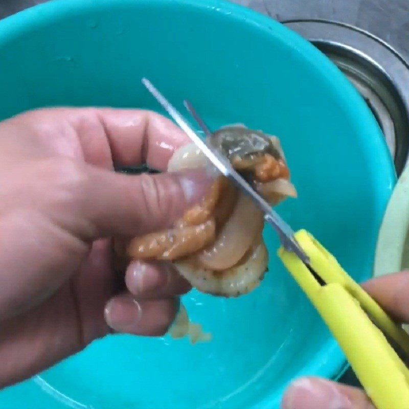 Step 1 Prepare scallops Sea Cucumber and Scallop Porridge