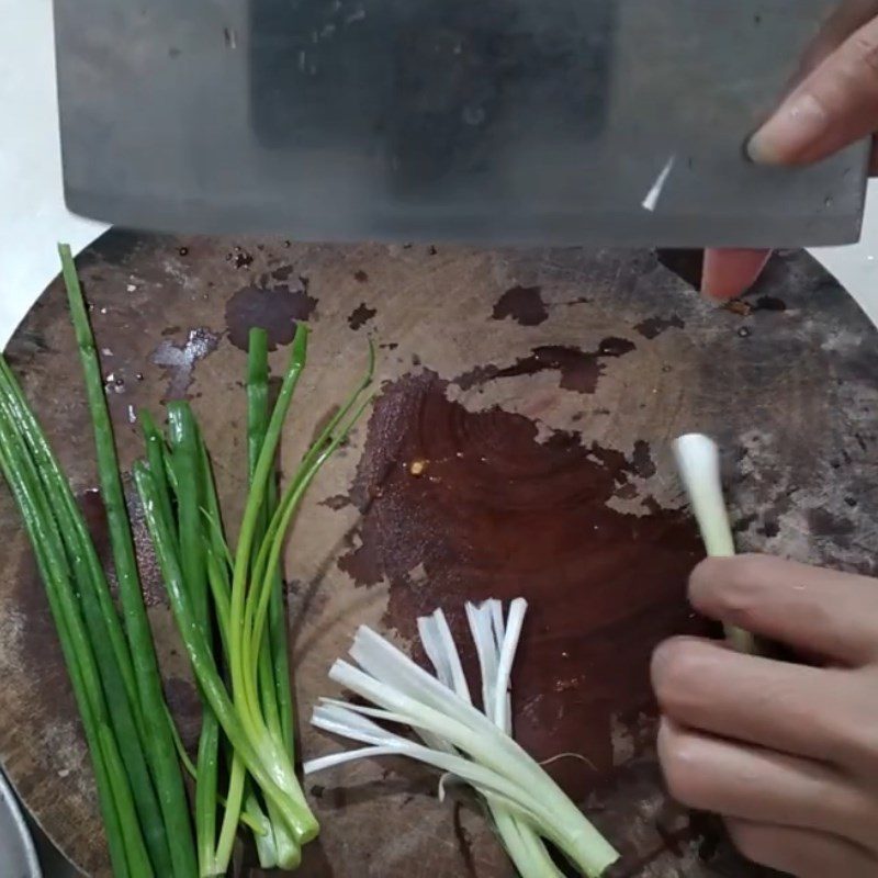 Step 1 Prepare the ingredients for sour and spicy clam noodles