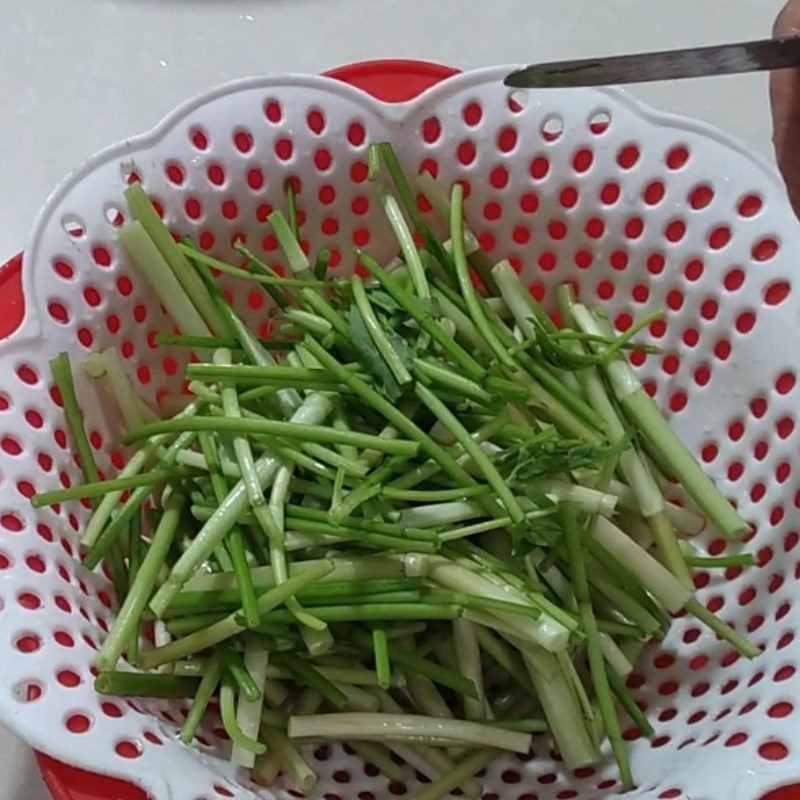 Step 1 Prepare the ingredients for sour and spicy clam noodles