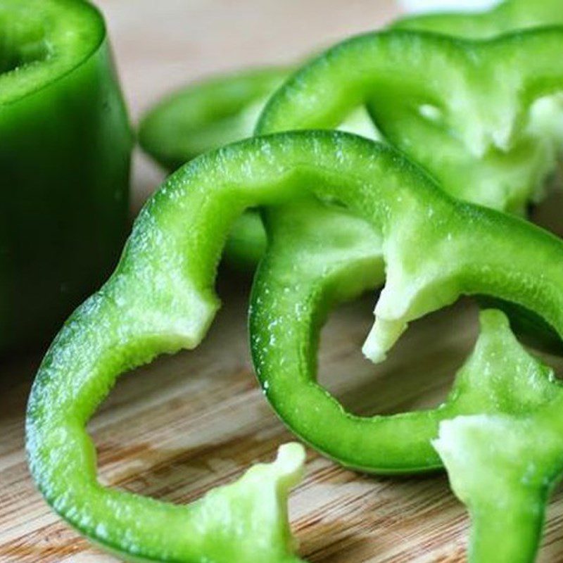 Step 1 Prepare the ingredients for Green Bell Pepper Cucumber Juice