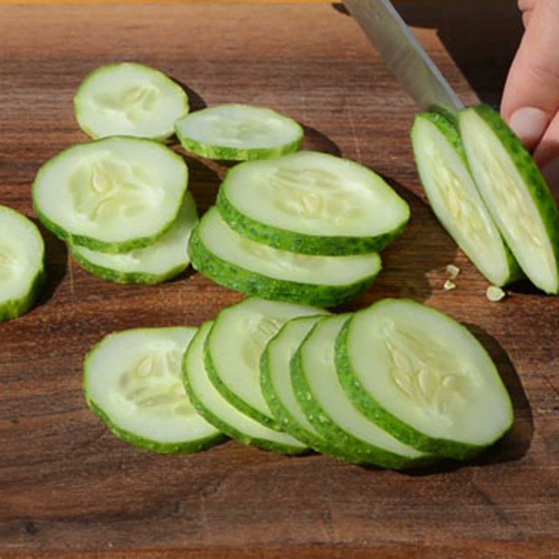 Step 1 Prepare the ingredients for Green Bell Pepper Cucumber Juice