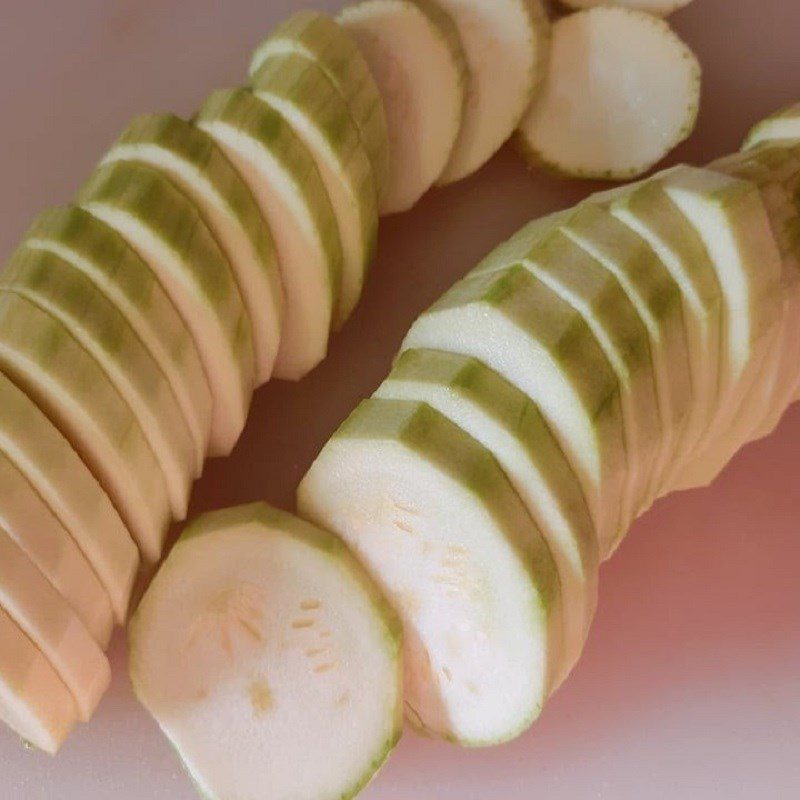 Step 1 Prepare the ingredients Chicken stir-fried zucchini