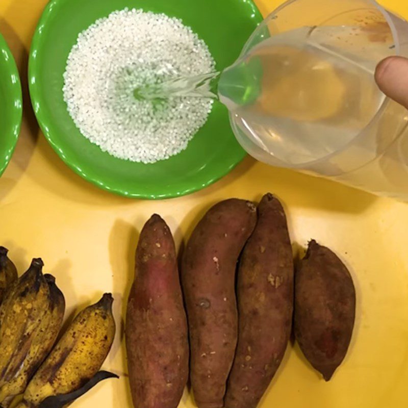 Step 1 Prepare the ingredients for sweet potato banana dessert