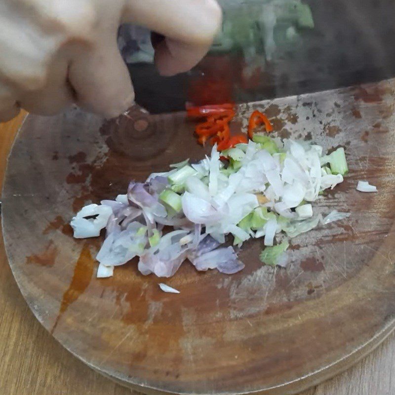 Step 1 Prepare the ingredients for Pineapple Braised Catfish
