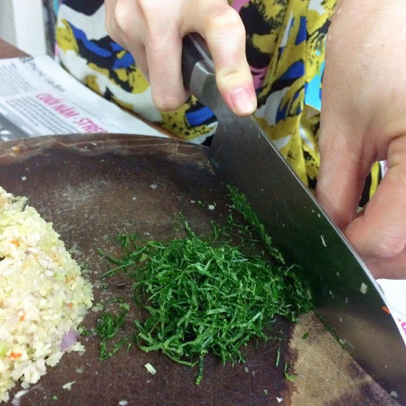 Step 1 Prepare the ingredients for Grilled Beef Wrapped in Betel Leaves