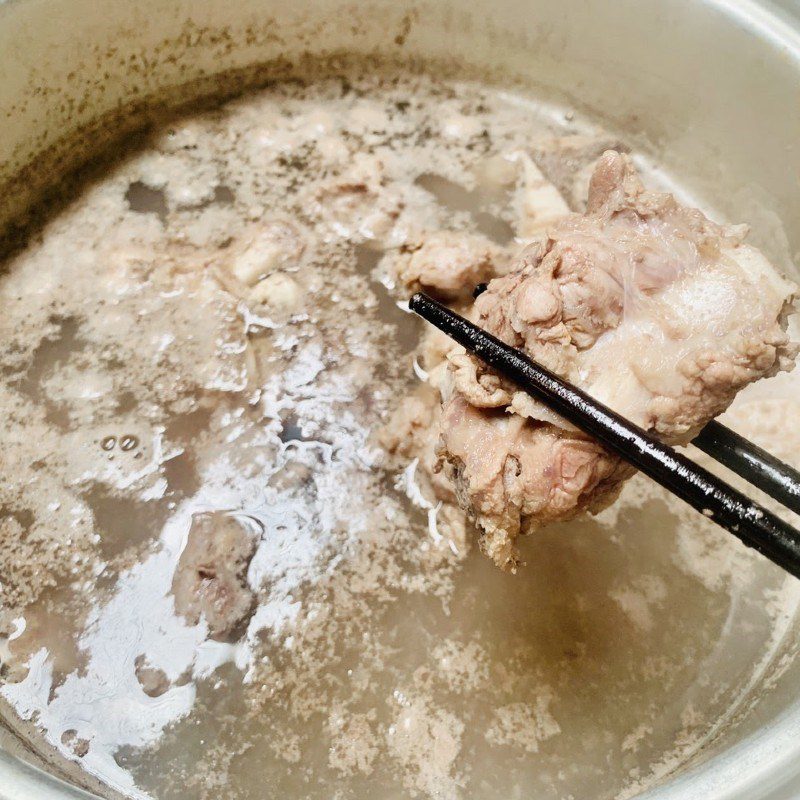 Step 1 Prepare the ingredients for Beef Bone Noodles