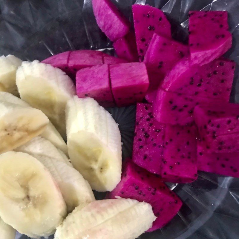 Step 1 Prepare the ingredients for Dragon Fruit Banana Smoothie