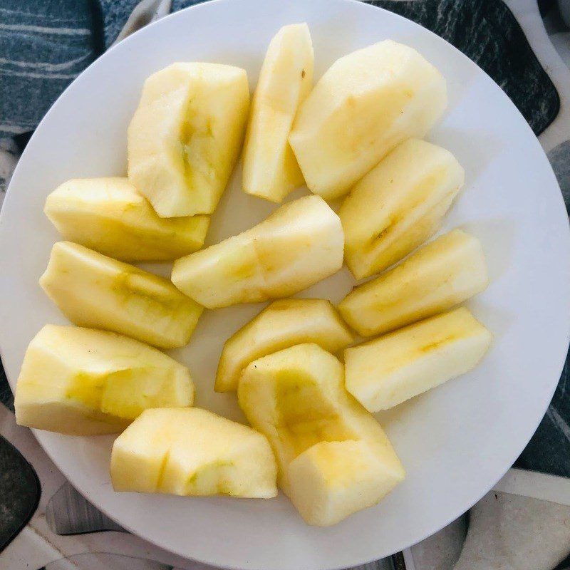 Step 1 Prepare the ingredients for Plum Apple Juice