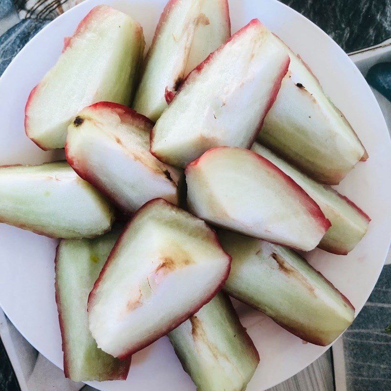 Step 1 Prepare the ingredients for Plum Apple Juice