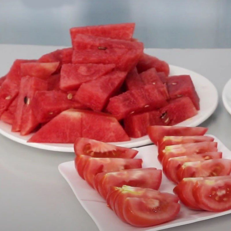 Step 1 Prepare the ingredients for Tomato Watermelon Bell Pepper Juice