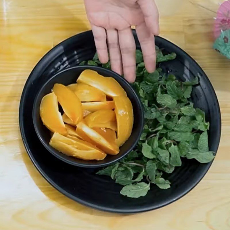 Step 1 Prepare the ingredients for sapoche coffee smoothie