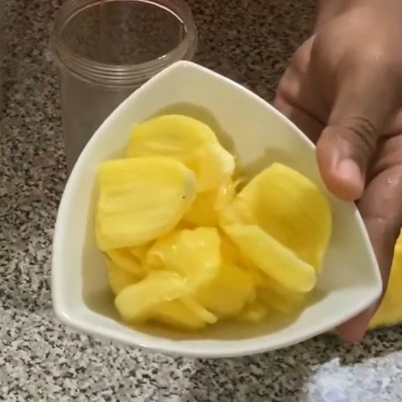 Step 1 Prepare the ingredients for Jackfruit Banana Smoothie