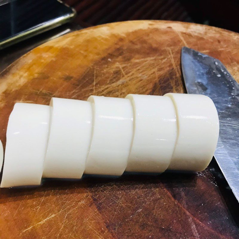 Step 1 Prepare the ingredients for Fried Tofu (recipe shared by a user)