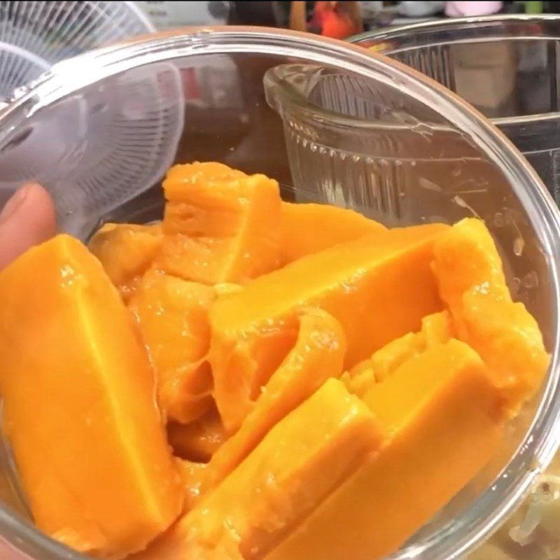 Step 1 Prepare the ingredients for Jackfruit Mango Smoothie