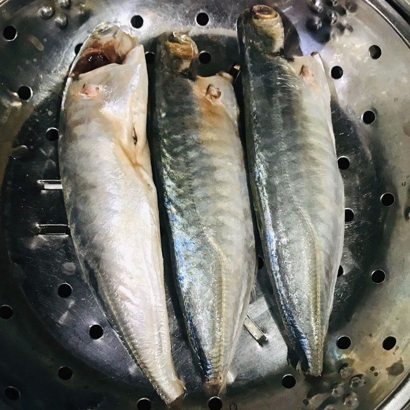 Step 1 Prepare the ingredients for Mackerel with pepper (recipe shared by users)