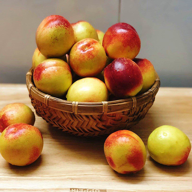 Step 1 Preparation of ingredients for Pickled Peaches with Rock Sugar (recipe shared by users)