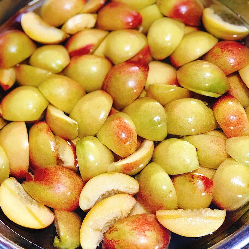 Step 1 Preparation of ingredients for Pickled Peaches with Rock Sugar (recipe shared by users)