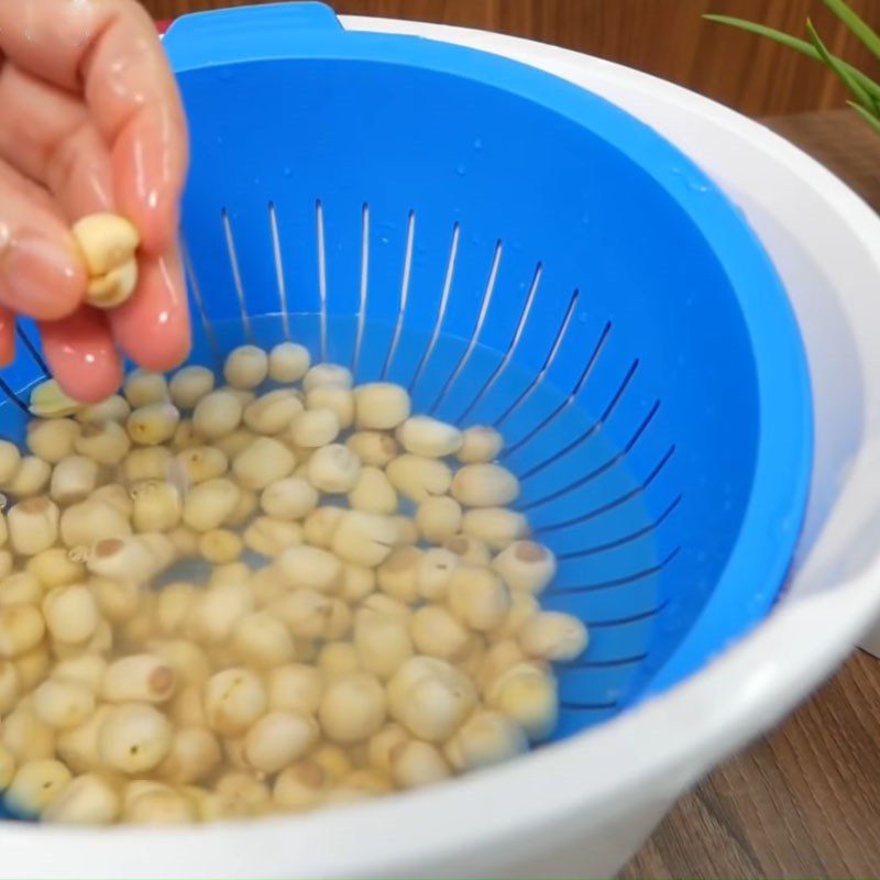 Step 1 Preparing ingredients for Lotus Seed Porridge with Minced Meat and Egg