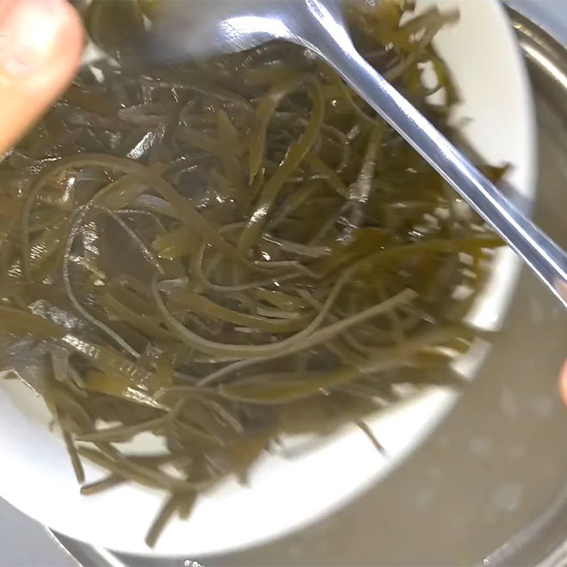 Step 1 Prepare ingredients for Cassava jelly with mung beans