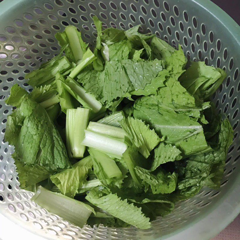 Step 1 Prepare the ingredients for Green Mustard Soup with Snakehead Fish