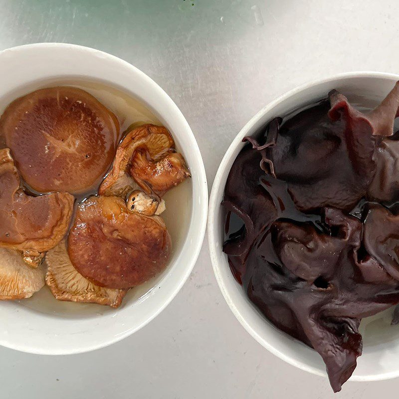 Step 1 Prepare the ingredients for Snail Cake steamed with banana leaves