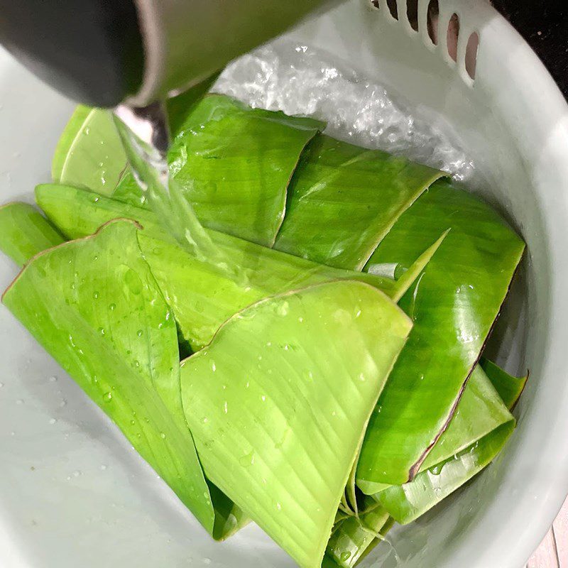 Step 1 Prepare the ingredients for Snail Cake steamed with banana leaves
