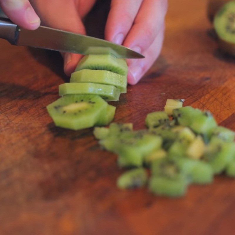 Step 1 Prepare the ingredients for Kiwi Salad