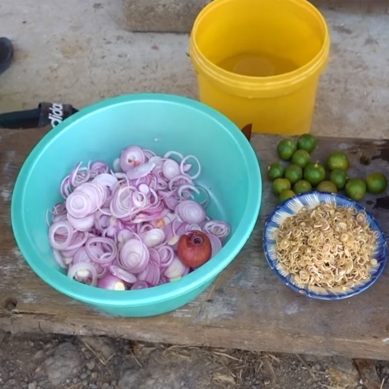 Step 1 Prepare the ingredients for Oyster Salad