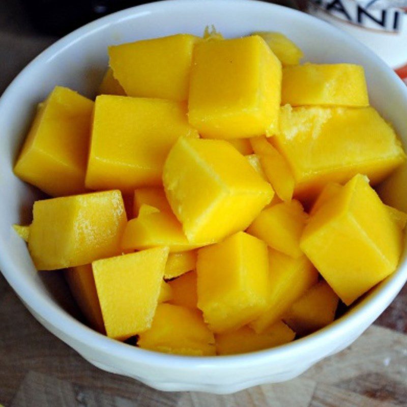 Step 1 Prepare the ingredients for Melon Mango Banana Smoothie