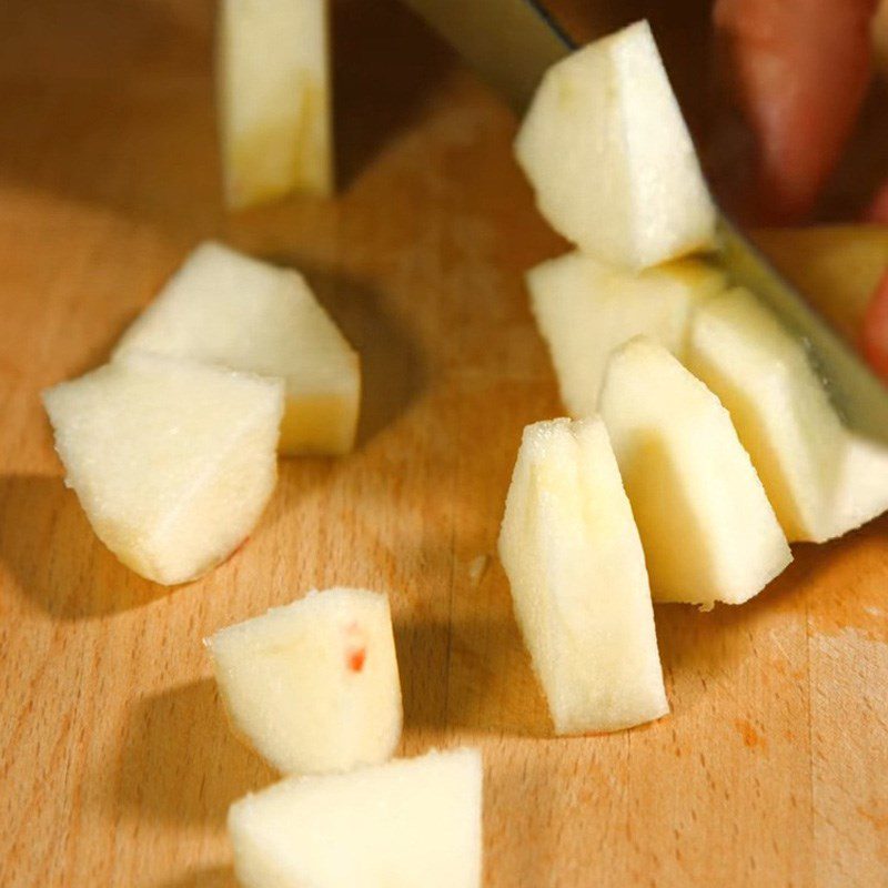 Step 1 Prepare the ingredients for Kiwi and Apple Salad