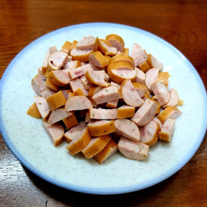 Step 1 Prepare the ingredients for sausage pizza baked in the oven