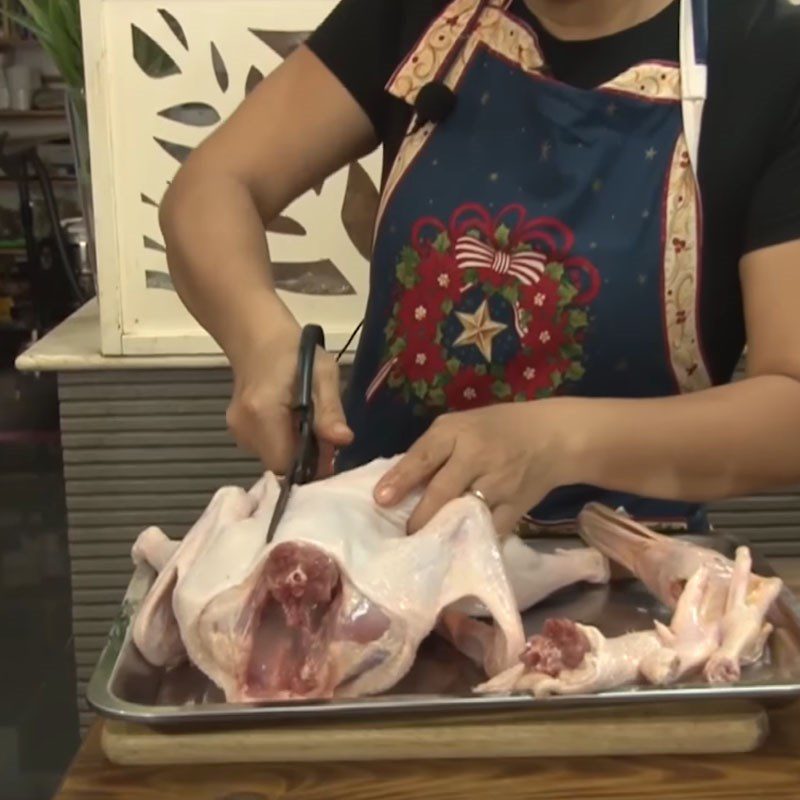 Step 1 Prepare the ingredients for Grilled Duck with Mac Mat leaves