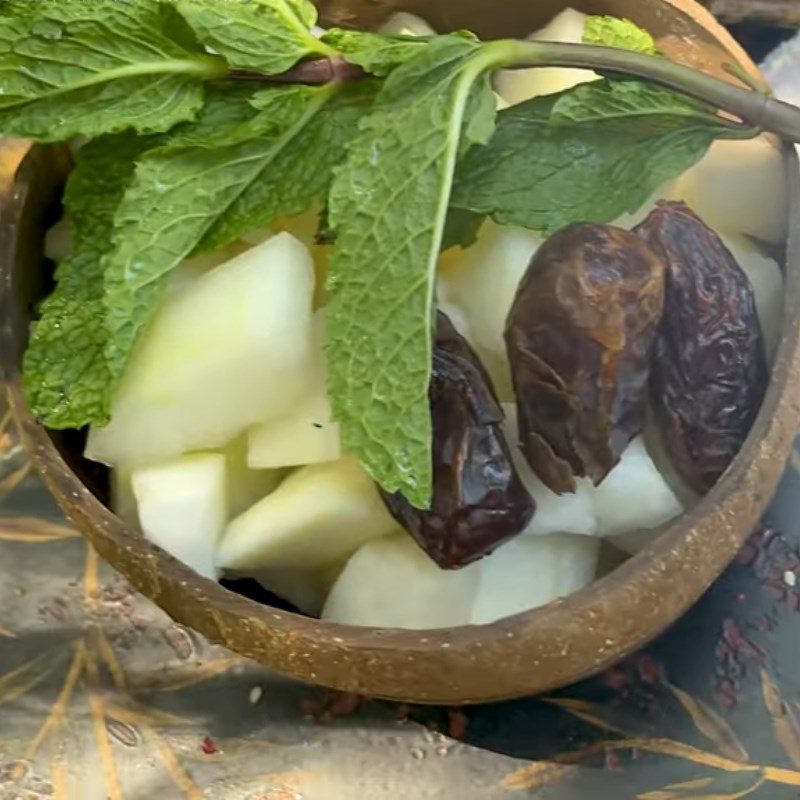 Step 1 Prepare the ingredients for Gourd Smoothie with Pistachios