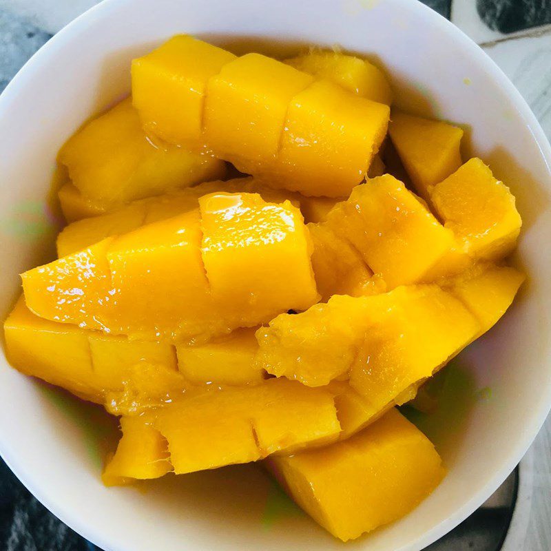 Step 1 Prepare the ingredients for Mango Apple Juice