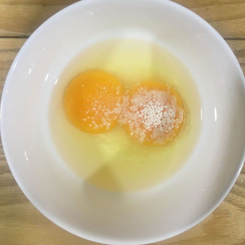 Step 1 Prepare the ingredients for Tomato Egg Soup (cloud soup)