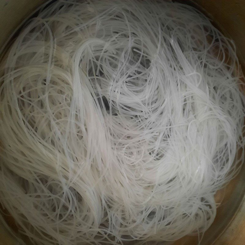 Step 1 Prepare the ingredients for Dry Vermicelli with Shrimp